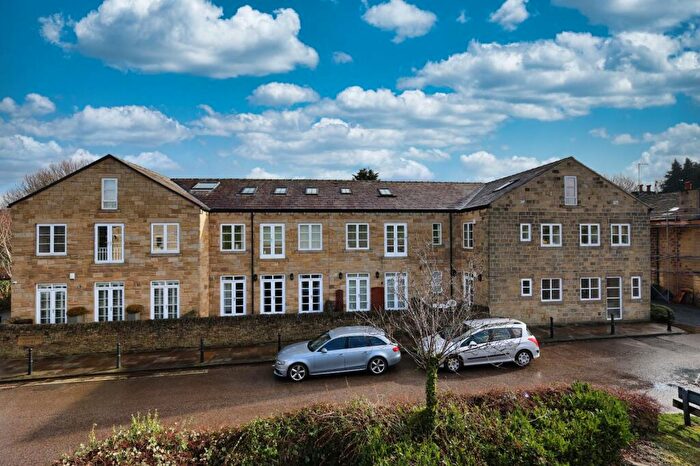 2 Bedroom Flat For Sale In Calverley Bridge, Leeds, West Yorkshire, Uk, LS13
