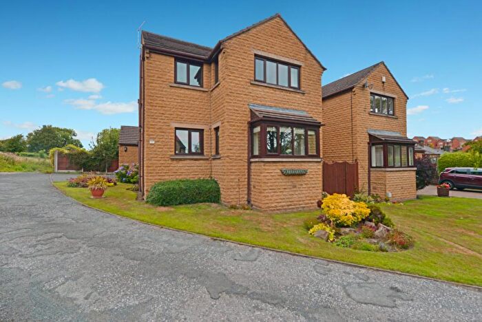 4 Bedroom Detached House For Sale In St. Lukes Close, Cleckheaton, West Yorkshire, BD19