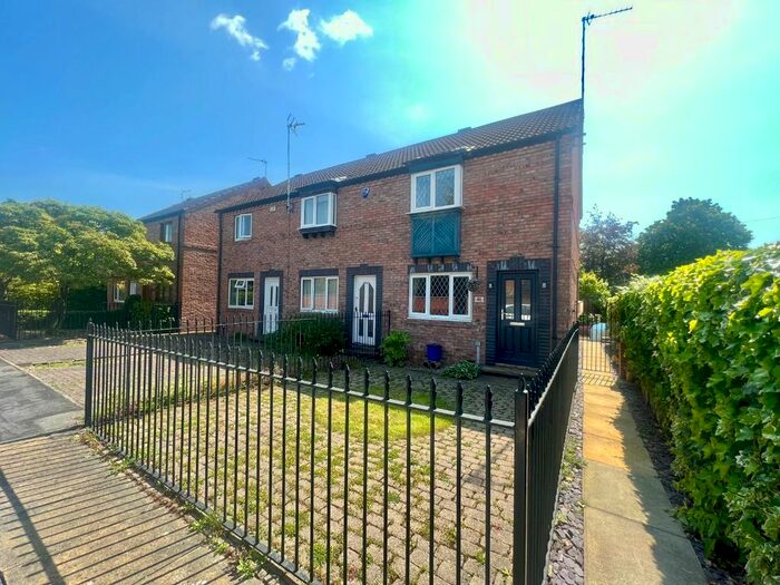 2 Bedroom Property To Rent In Scaife Gardens, York, YO31