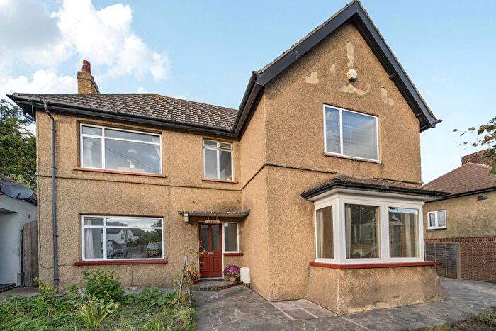 3 Bedroom Detached House For Sale In Colyers Lane, Erith, DA8