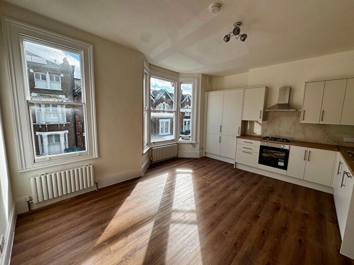 2 Bedroom Flat To Rent In Chetwynd Road, London, NW5