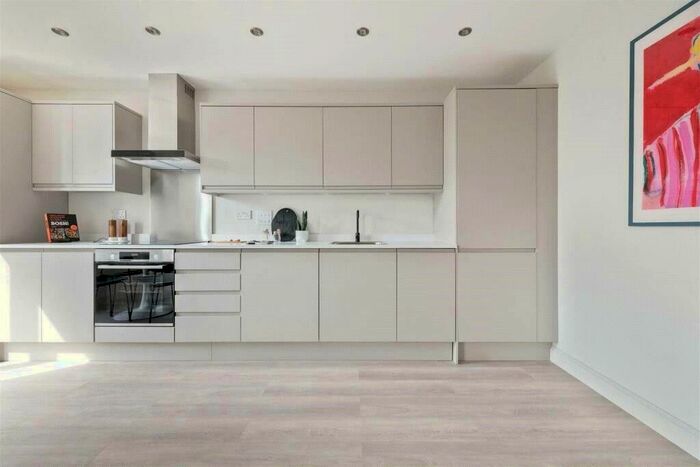 2 Bedroom Flat To Rent In Innova Court, Leslie Park Road, Croydon, Surrey, CR0