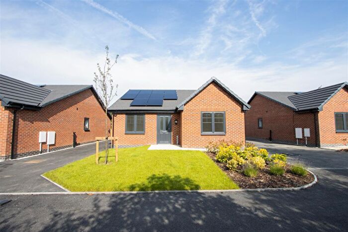 3 Bedroom Detached Bungalow For Sale In Holmgate Road, Clay Cross, Chesterfield, S45