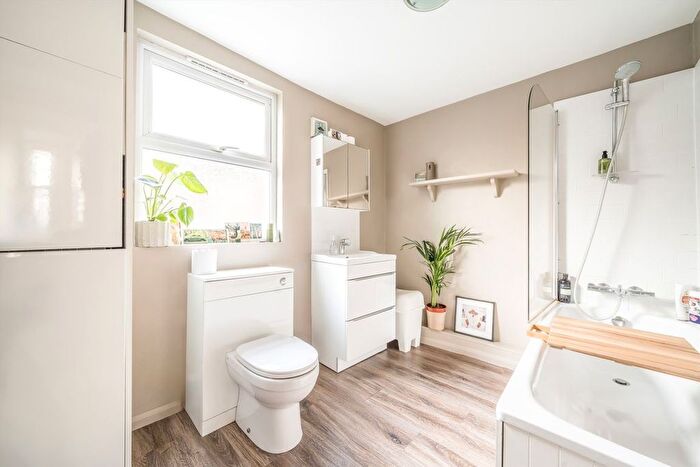 1 Bedroom Flat For Sale In St. Luke's Avenue, Clapham, SW4