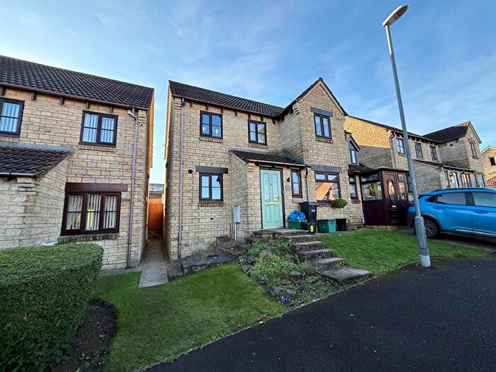 3 Bedroom Semi Detached House For Sale In Green Close, Paulton, BS39