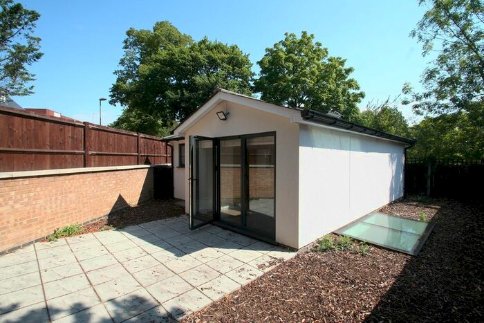 2 Bedroom Detached House To Rent In Tenterden Grove, Hendon, London, NW4