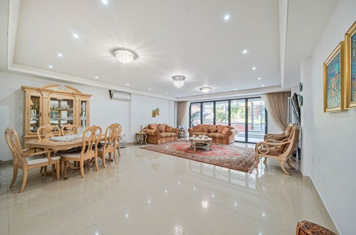 6 Bedroom Link Detached House For Sale In Salmon Street, Barnhill, NW9