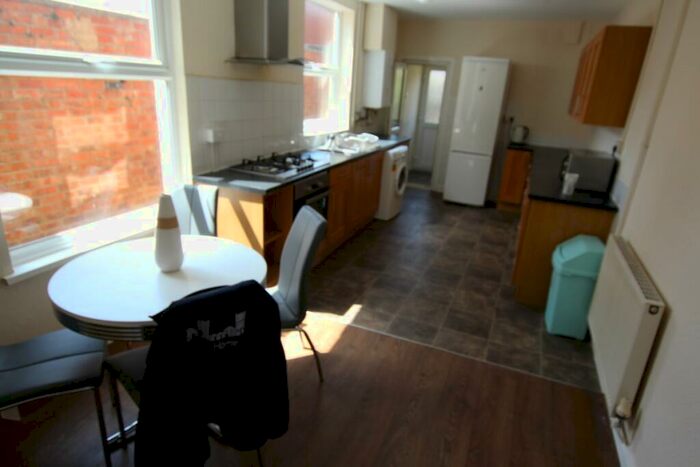 4 Bedroom Terraced House To Rent In Adams Avenue, Northampton, NN1