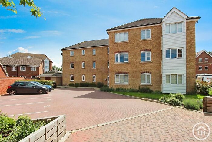 2 Bedroom Flat For Sale In Easton Drive, Sittingbourne, Kent, ME10