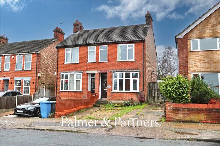 3 Bedroom Semi Detached House For Sale In Hadleigh Road, Ipswich, Suffolk, IP2