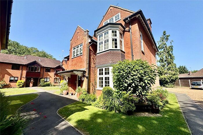 1 Bedroom Flat For Sale In Berry Court, Hook, Hampshire, RG27