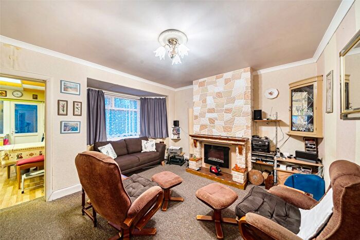 2 Bedroom Maisonette For Sale In Leith Close, London, NW9