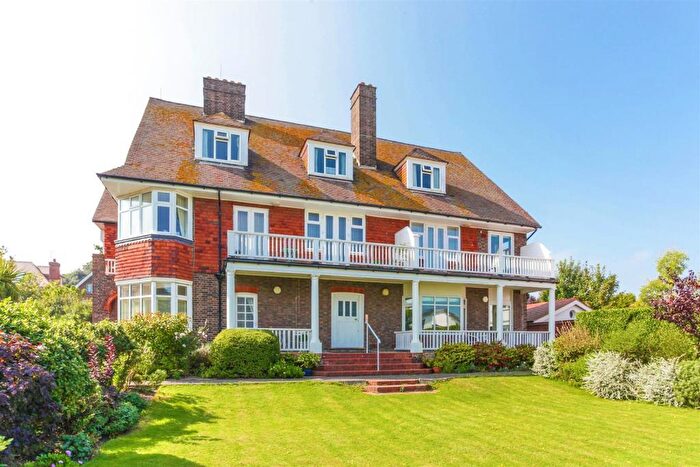2 Bedroom Flat For Sale In North Foreland Avenue, Broadstairs, CT10