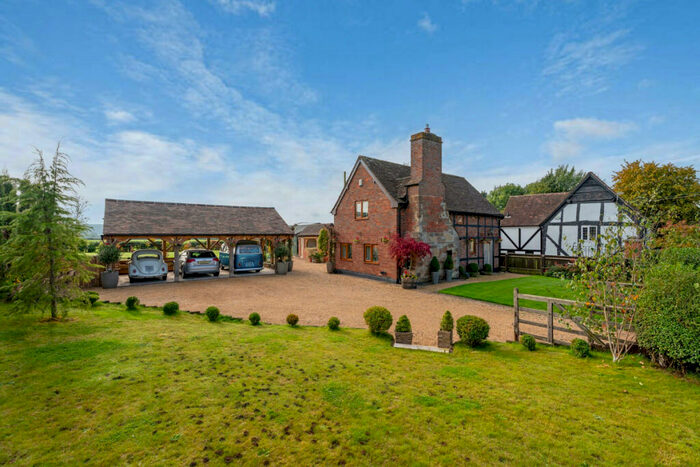2 Bedroom Detached House For Sale In Stoke Pound Lane Bromsgrove, Worcestershire, B60