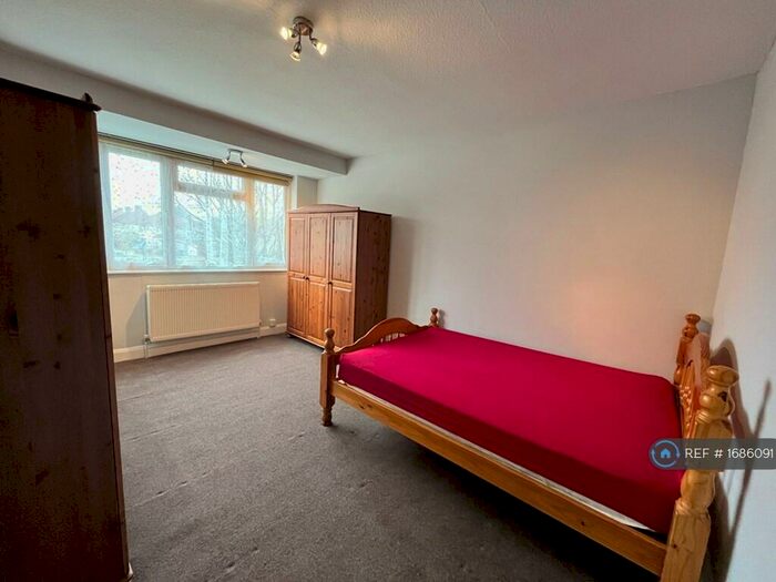 2 Bedroom Flat To Rent In Locket Road, Harrow, HA3