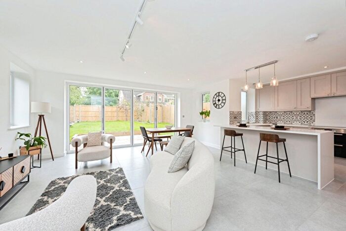 3 Bedroom Bungalow For Sale In Kennel Close, Fetcham, Leatherhead, Surrey, KT22