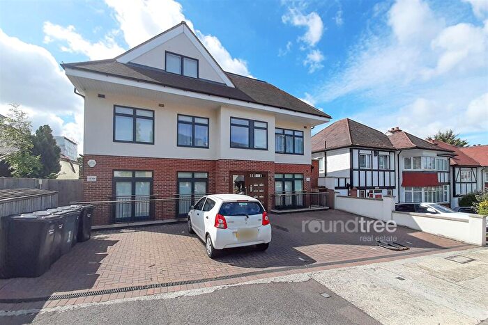 3 Bedroom Flat To Rent In Graham Road, Hendon, NW4