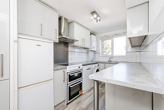 2 Bedroom Flat For Sale In Chaplaincy Gardens, Hornchurch, RM11