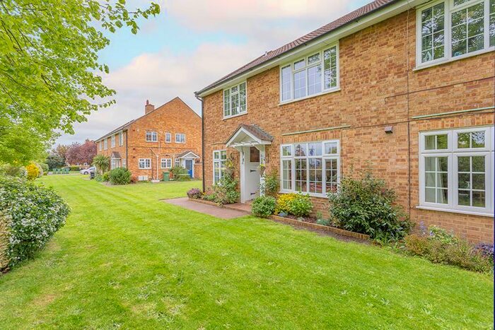 2 Bedroom Flat To Rent In Giggs Hill Gardens, Thames Ditton, KT7