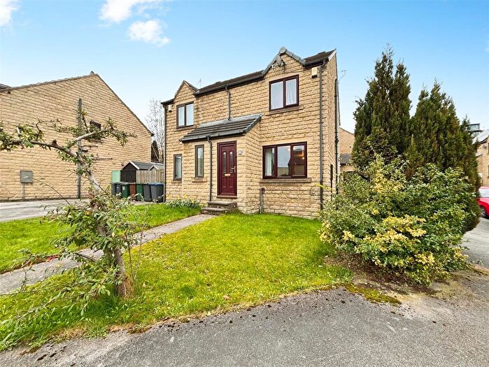 2 Bedroom Semi Detached House For Sale In Flaxen Court, Bradford, BD6