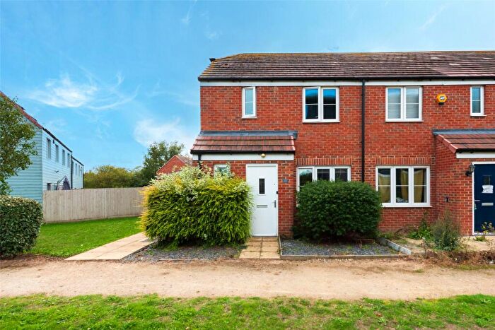 3 Bedroom End Of Terrace House For Sale In Henry Walk, Dartford, DA1