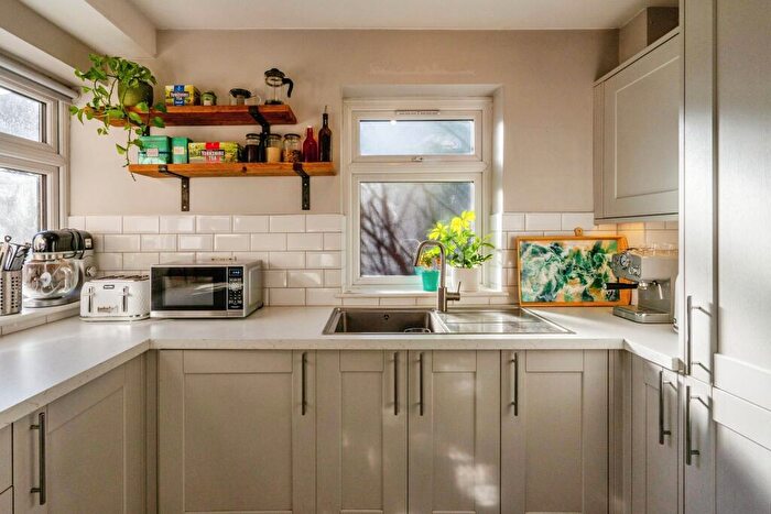 2 Bedroom Apartment To Rent In Serbin Close, Leyton, E10