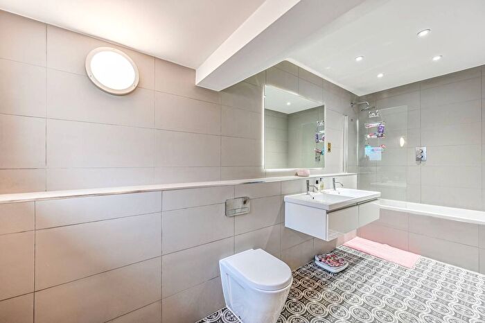 1 Bedroom Flat For Sale In East Hill, Wandsworth, London, SW18