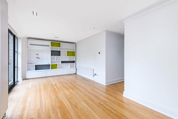 3 Bedroom Maisonette For Sale In North End Way, Hampstead, London, NW3