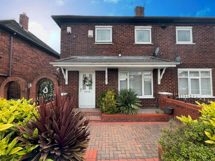 3 Bedroom Semi-Detached House To Rent In Dawlish Drive, Stoke-On-Trent, ST2