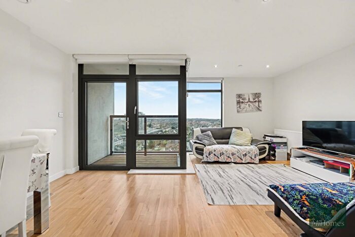 2 Bedroom Flat For Sale In Pinnacle House, EN1