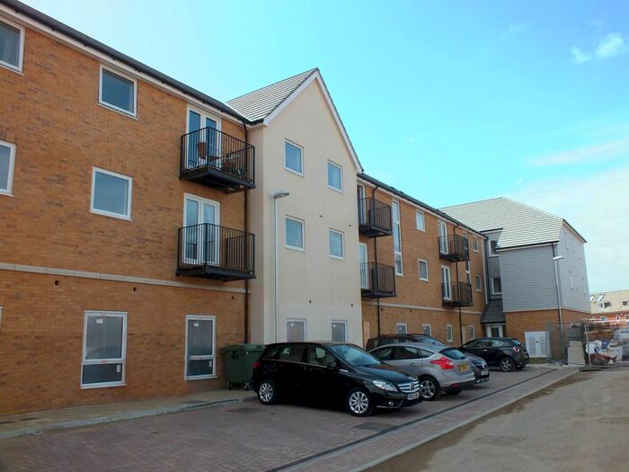 2 Bedroom Flat To Rent In Diamond Close, Sittingbourne, Kent, ME10