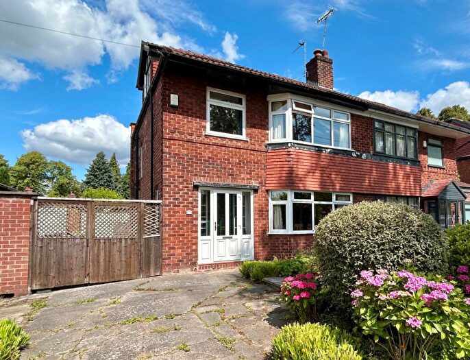 4 Bedroom Semi-Detached House For Sale In Parrs Wood Road, Didsbury, M20