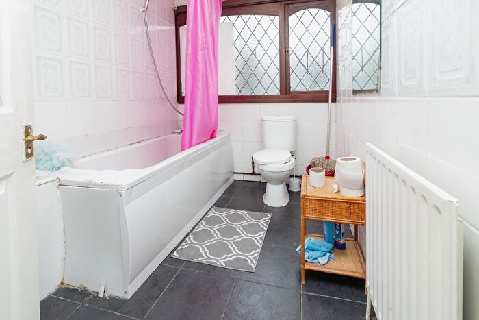 3 Bedroom End Of Terrace House For Sale In Laidon Close, Bletchley, Milton Keynes, Buckinghamshire, MK2