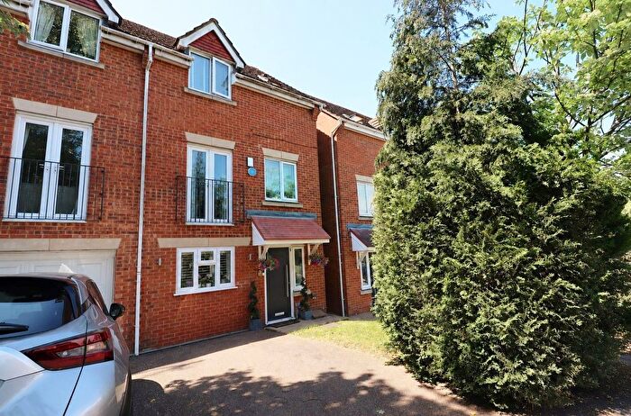 3 Bedroom Semi-Detached House For Sale In Wordsworth Gardens, Borehamwood, WD6