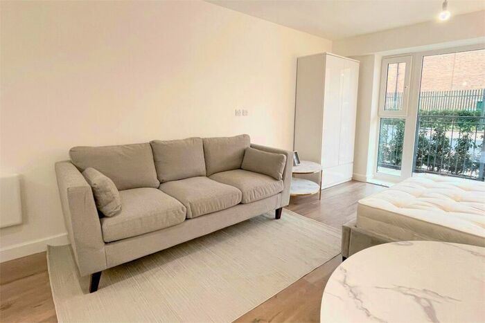 Apartment To Rent In Fairbank House, Beaufort, NW9