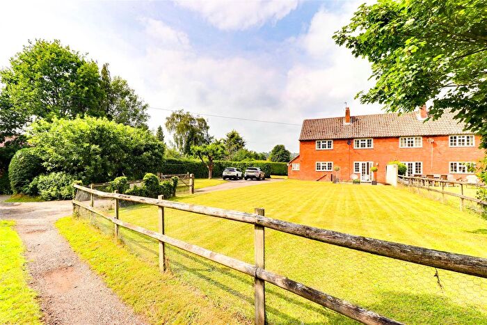 3 Bedroom Detached House To Rent In East Shalford Lane, Shalford, GU4