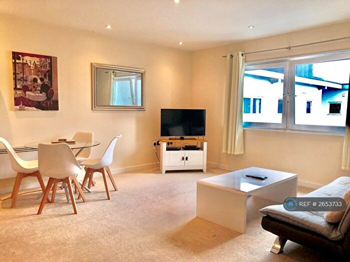 1 Bedroom Flat To Rent In Beckhampton Street, Swindon, SN1