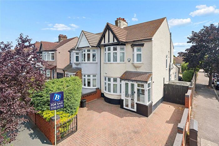 3 Bedroom Semi-Detached House For Sale In Hyland Way, Hornchurch, RM11