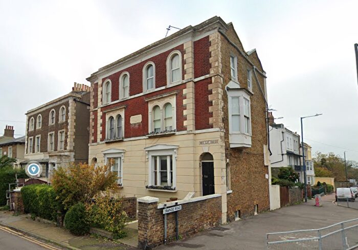 1 Bedroom Flat To Rent In West Cliff Road, Ramsgate, CT11