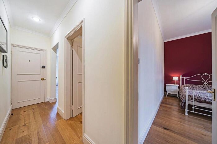 2 Bedroom Flat For Sale In Cintra Park, Crystal Palace, SE19