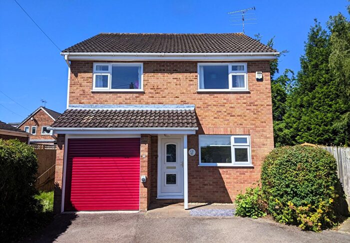 4 Bedroom Detached House For Sale In Grahame Avenue, Pangbourne, Reading, Berkshire, RG8