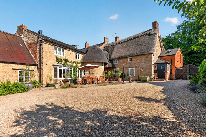 5 Bedroom Cottage For Sale In High Street, Potterspury, Northampton, NN12