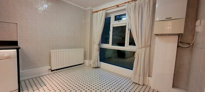 2 Bedroom Flat To Rent In Taymount Rise, London, Forest Hill, SE23