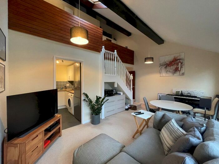 1 Bedroom Flat To Rent In Laleham Road, Shepperton, TW17