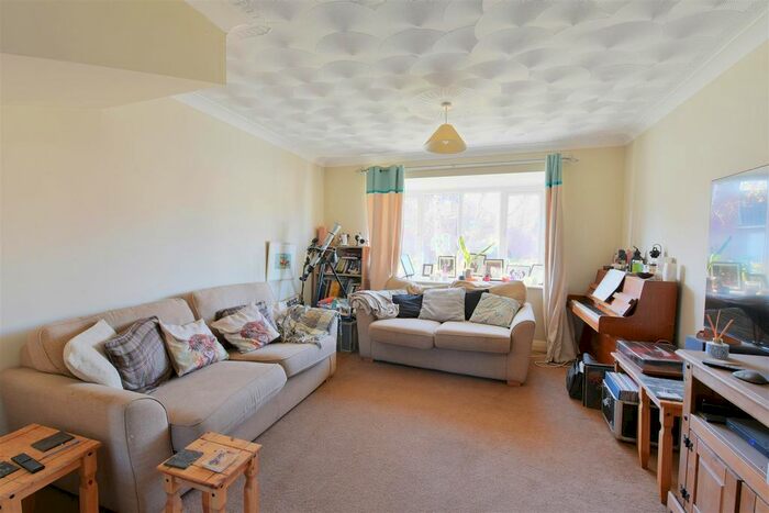 2 Bedroom Semi-Detached House To Rent In Deer Hill Grove, York, YO30