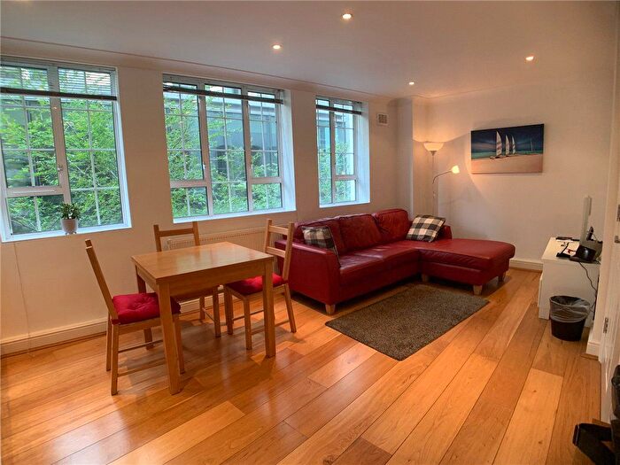 1 Bedroom Flat To Rent In Savage Gardens, London, EC3N