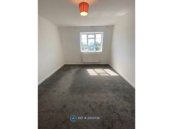 4 Bedroom Flat To Rent In Uxbridge Road, Pinner, HA5