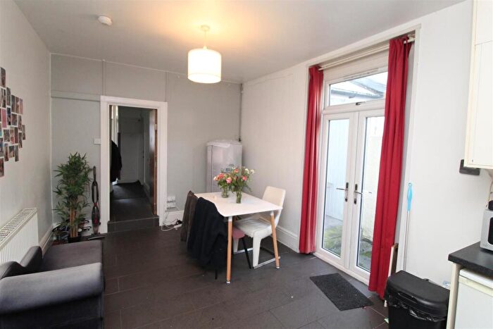 5 Bedroom Private Hall To Rent In Llanishen Street, Heath, Cardiff, CF14