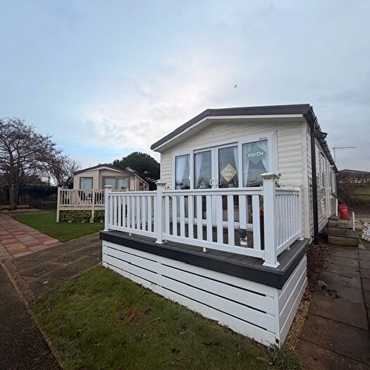 2 Bedroom Mobile/park Home For Sale In Beach Road, Hemsby, Great Yarmouth, NR29
