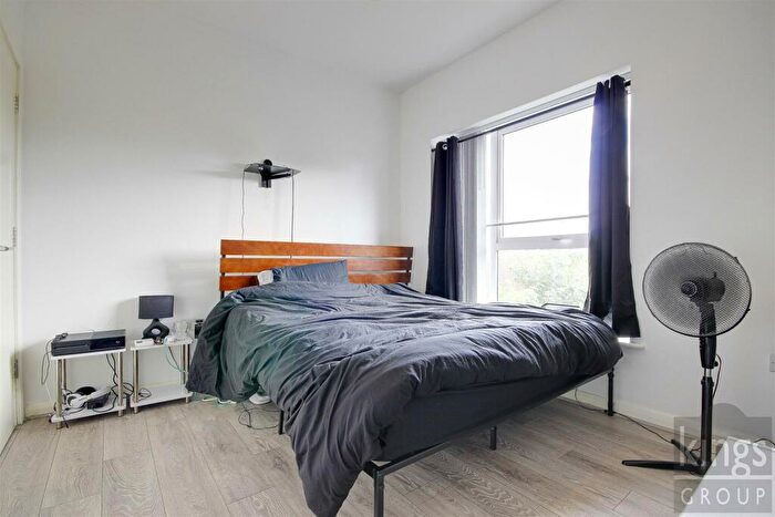 1 Bedroom Flat For Sale In Dairy Close, Enfield, EN3